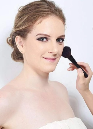 安吉·阿维斯塔