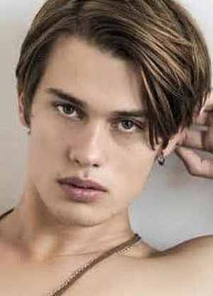 尼古拉斯·加利齐纳