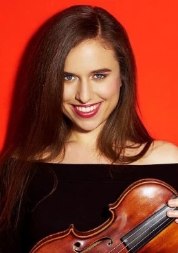 朱莉·萨维赛纳