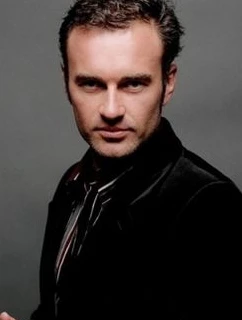 朱利安·麦克马洪