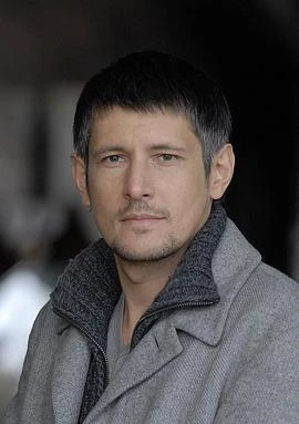 丹尼斯·布尔加兹列夫