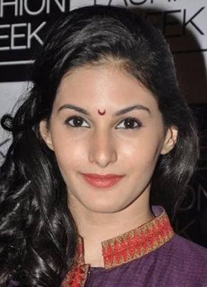 艾米拉·达斯特