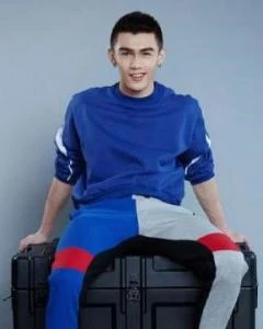 库都斯江·艾尼娃尔