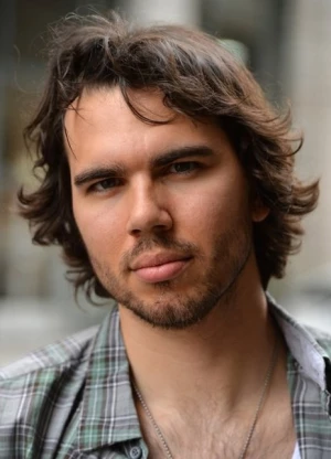 扎卡里·詹姆斯·鲁卡维纳